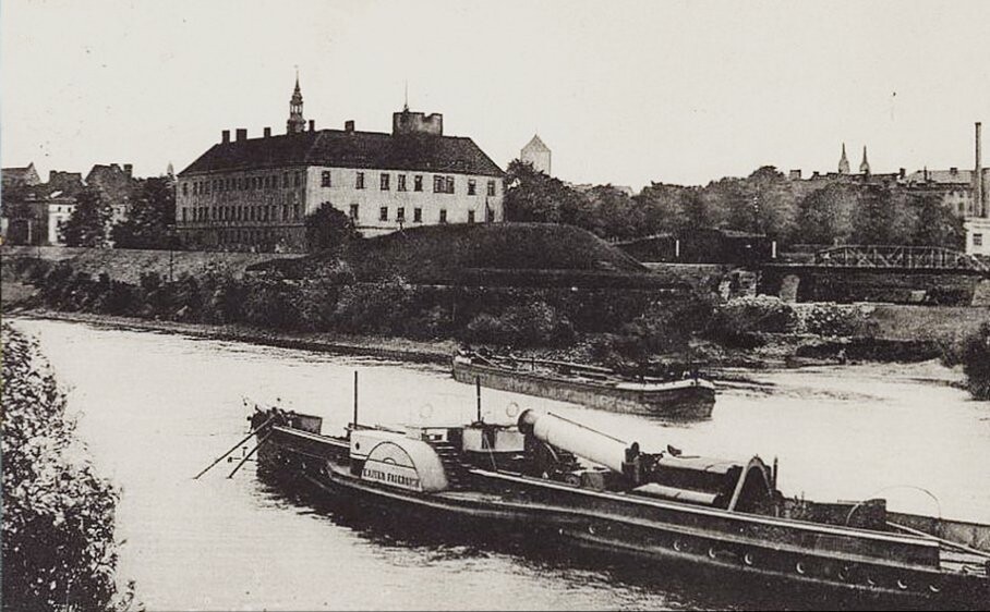 Oder river with Castel (Oder Fluss mit Schloss)
