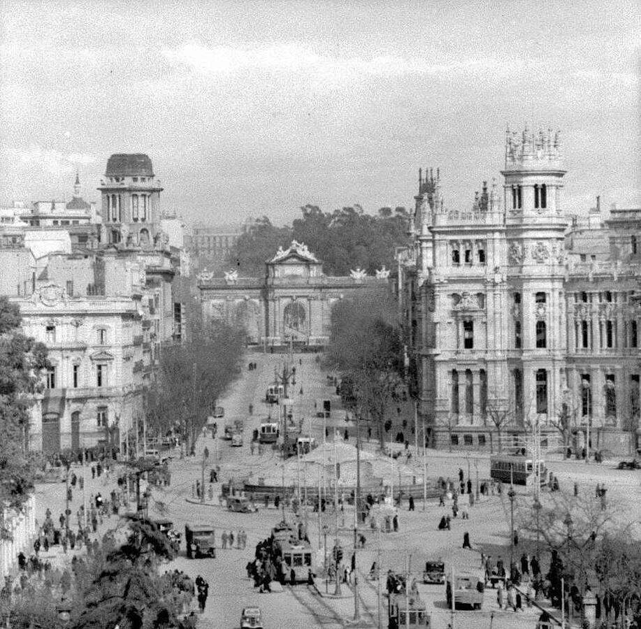 La Cibeles con la Puerta de Alcalá
