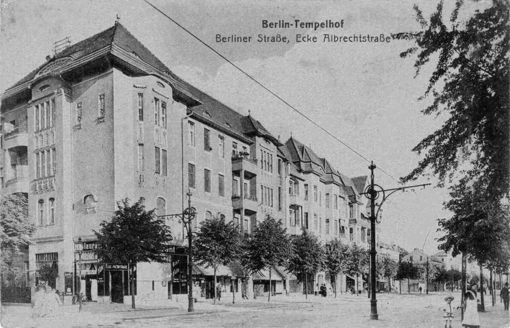 Berliner Straße, Ecke Albrechtstraße