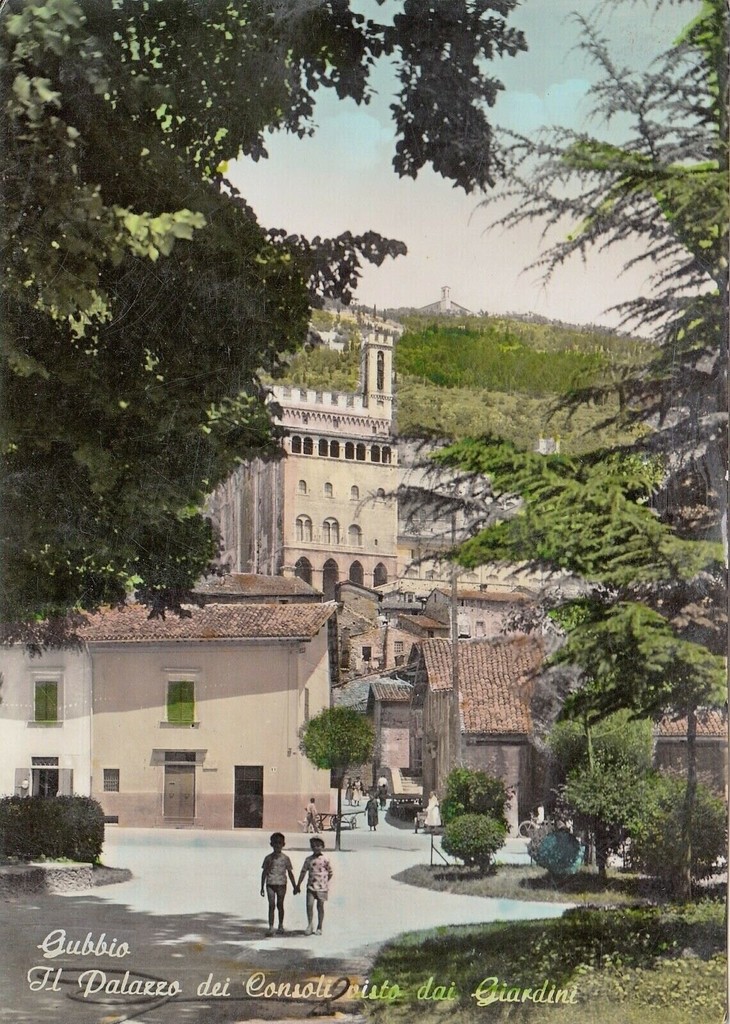 Gubbio, Palazzo dei Consoli visto dai Giardini