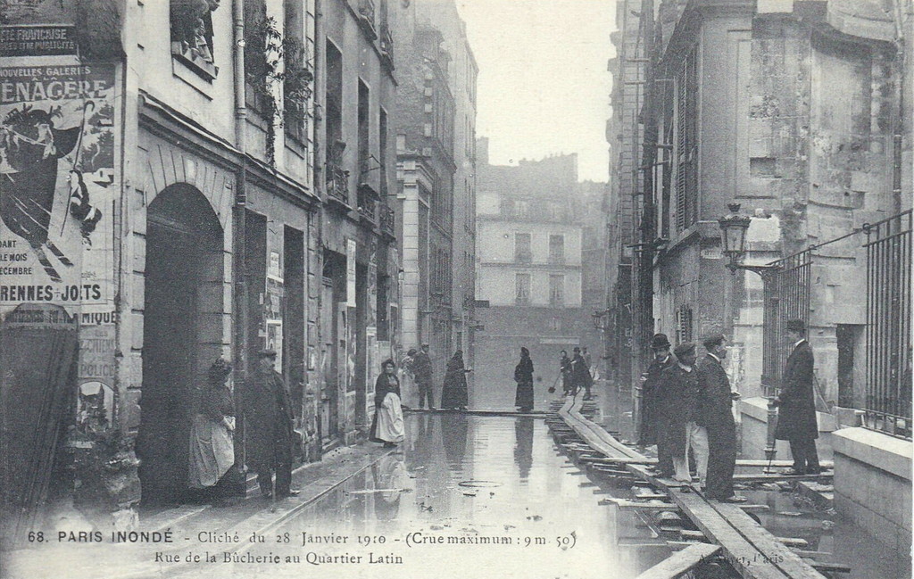 Paris inondé. Rue de la Bûcherie au Quartier Latin
