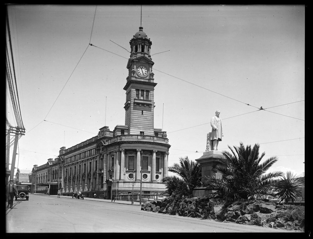 Auckland Town Hall from the corner of Wakefield Street, with the Grey statue