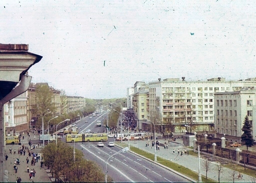 Перекресток Ленинского проспекта и улицы Сурганова