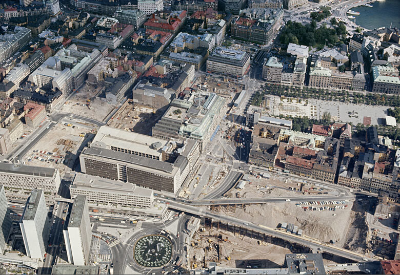 Riksdagshusbygget, Kungsträdgården, Sergels torg och Brunkebergstorg