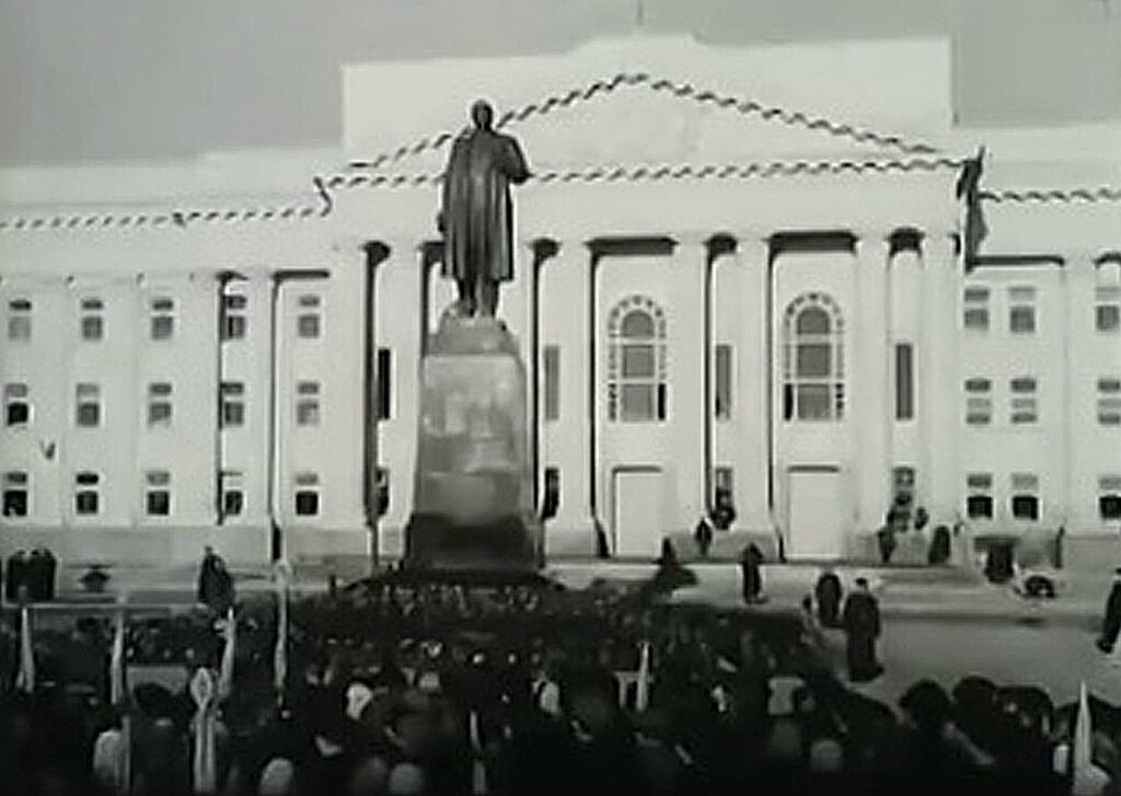 Церемония окрытия памятника В.И. Ленину