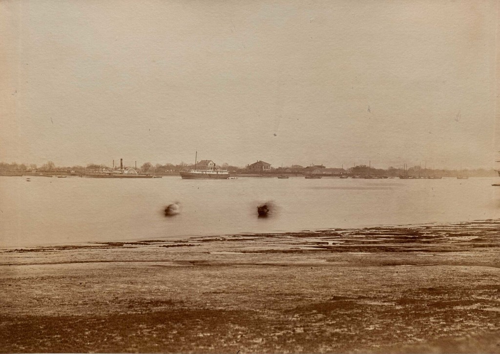 外滩全景，可眺望比尔特码头（原吉布码头）/ 19世纪港口和造船厂