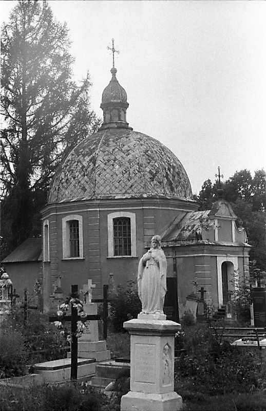 Подокамен. Каплиця Ротонда на кладовищі монастиря