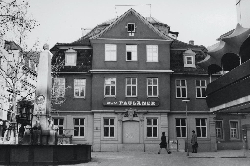 Gasthaus Paulaner-Thomasbräu, ehemaliges Palais Gültlingen, Calwer Straße 45