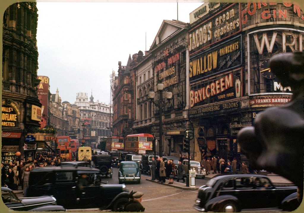 London. Piccadilly Circus looking up Shaftsbury