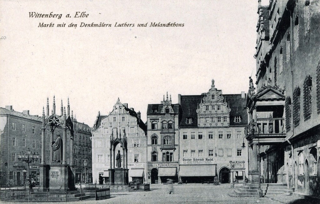 Wittenberg. Markt mit Denkmälern Luthers und Melanchthons