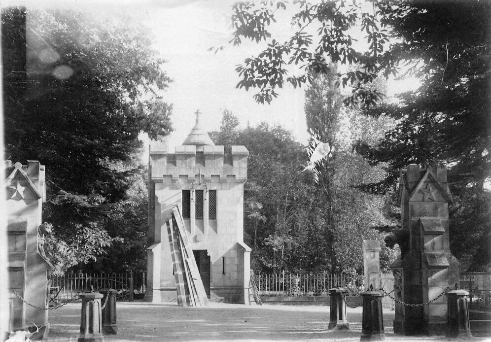 Château de Kériolet, l'Avenue, le corps de Garde