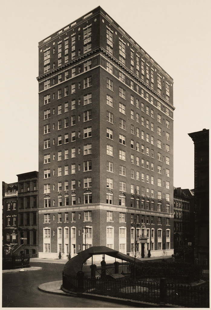 Apartment building at Park Avenue and 38th Street