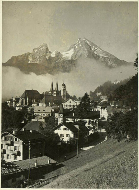 Salzburger Straße und blick auf den Mount Watzman