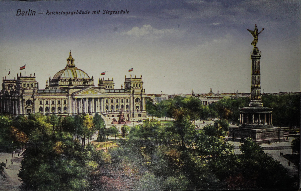 Reichstagsgebäude mit Siegessäule
