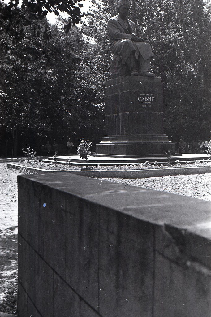Памятник Сабиру