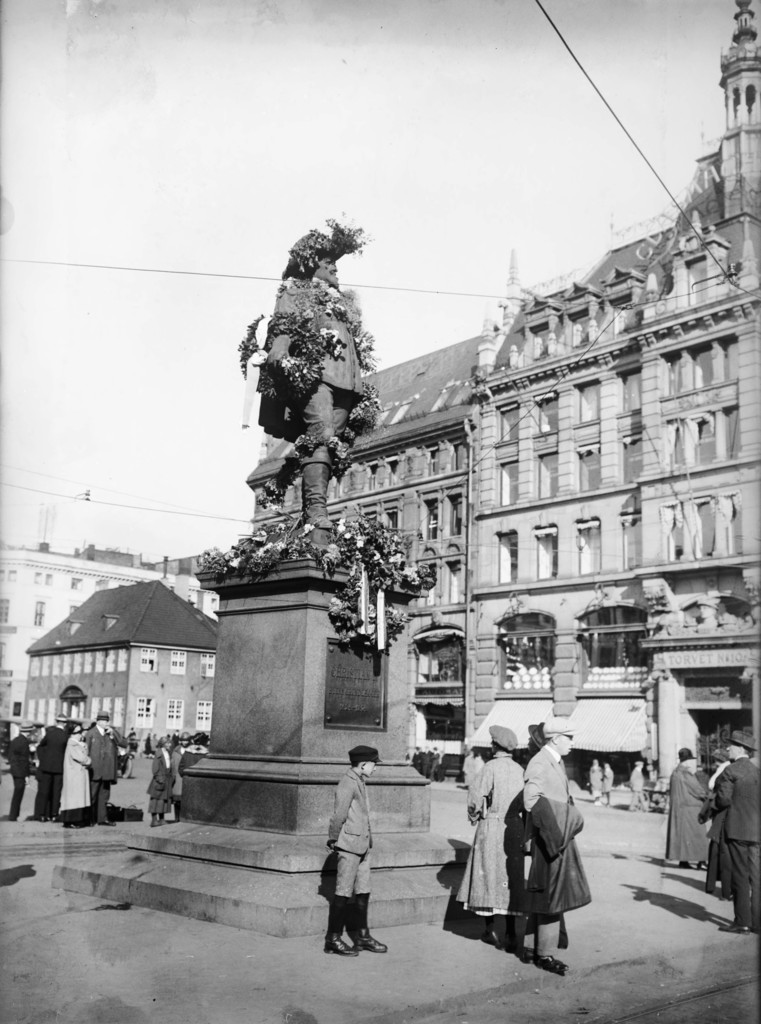 Christian IV statue