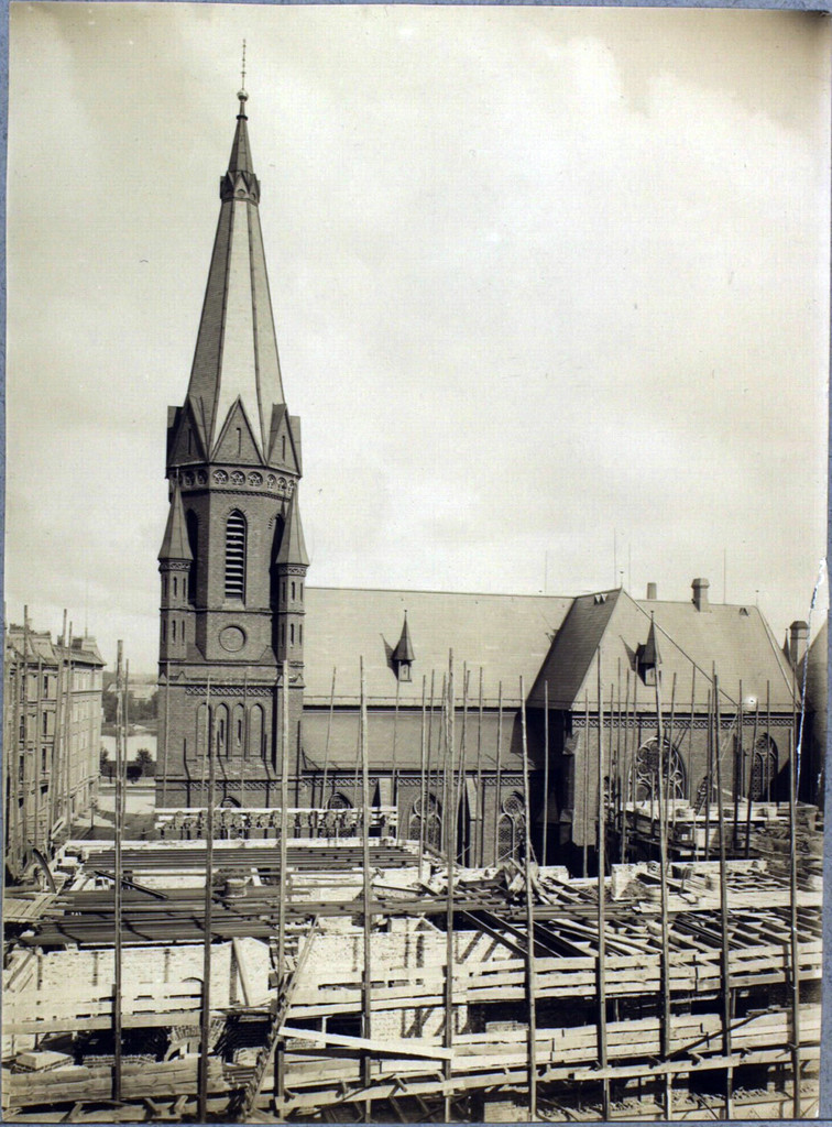 Stenosgade, Jesu Hjerte Kirke, set fra Vesterbrogade