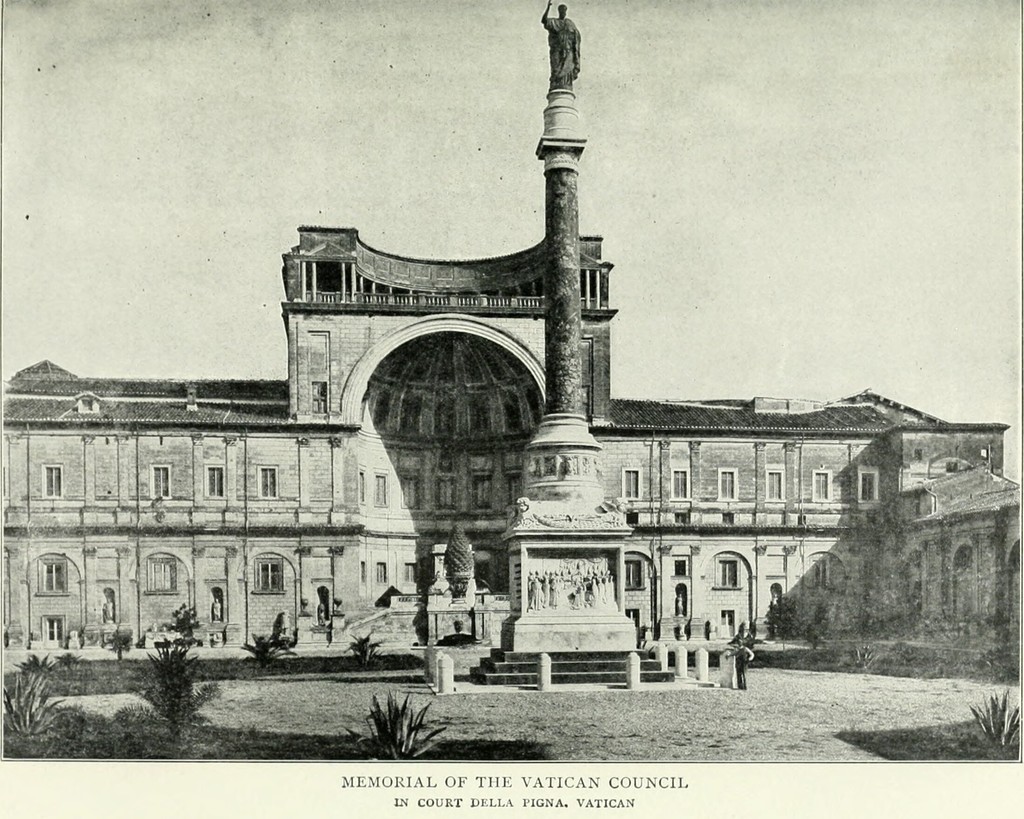 Giardino della Pigna. Vaticano - Cortile della Pina con monumento in onore del Concilio Vaticano