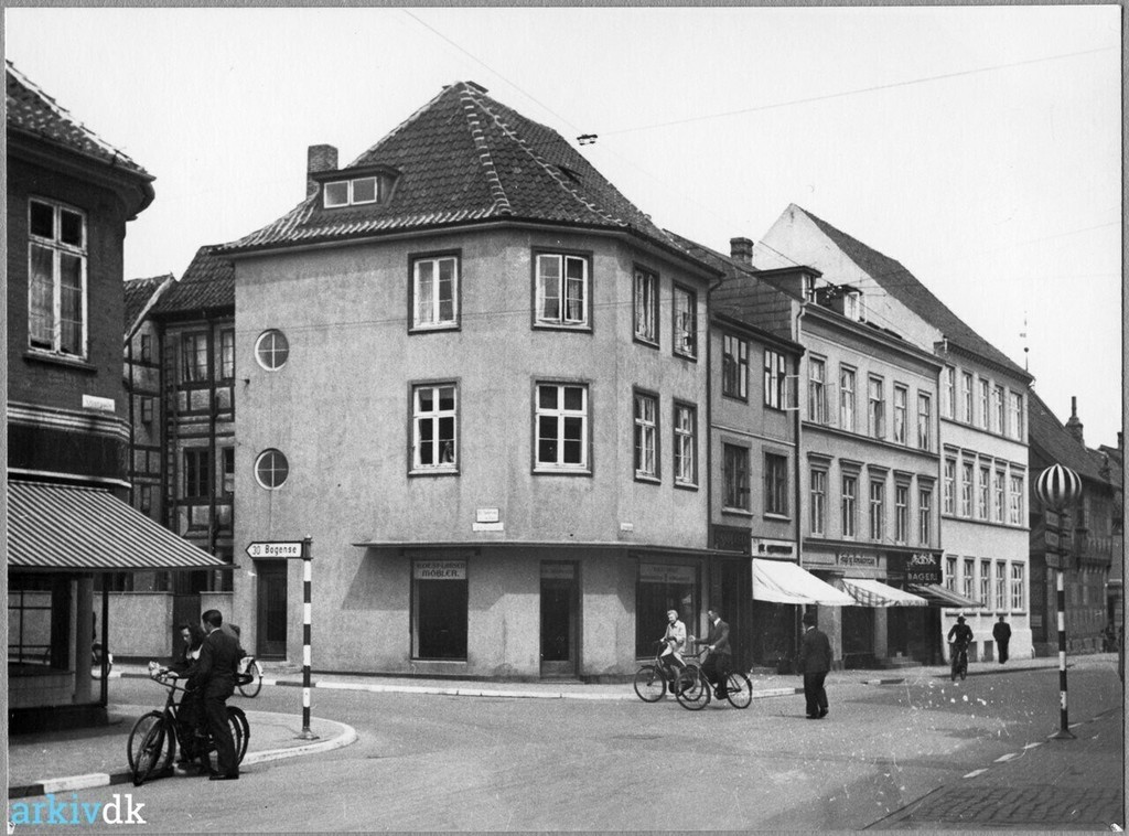 Hjørnet of Overgade and Mellemstræde (nu Claus Bergs Gade)