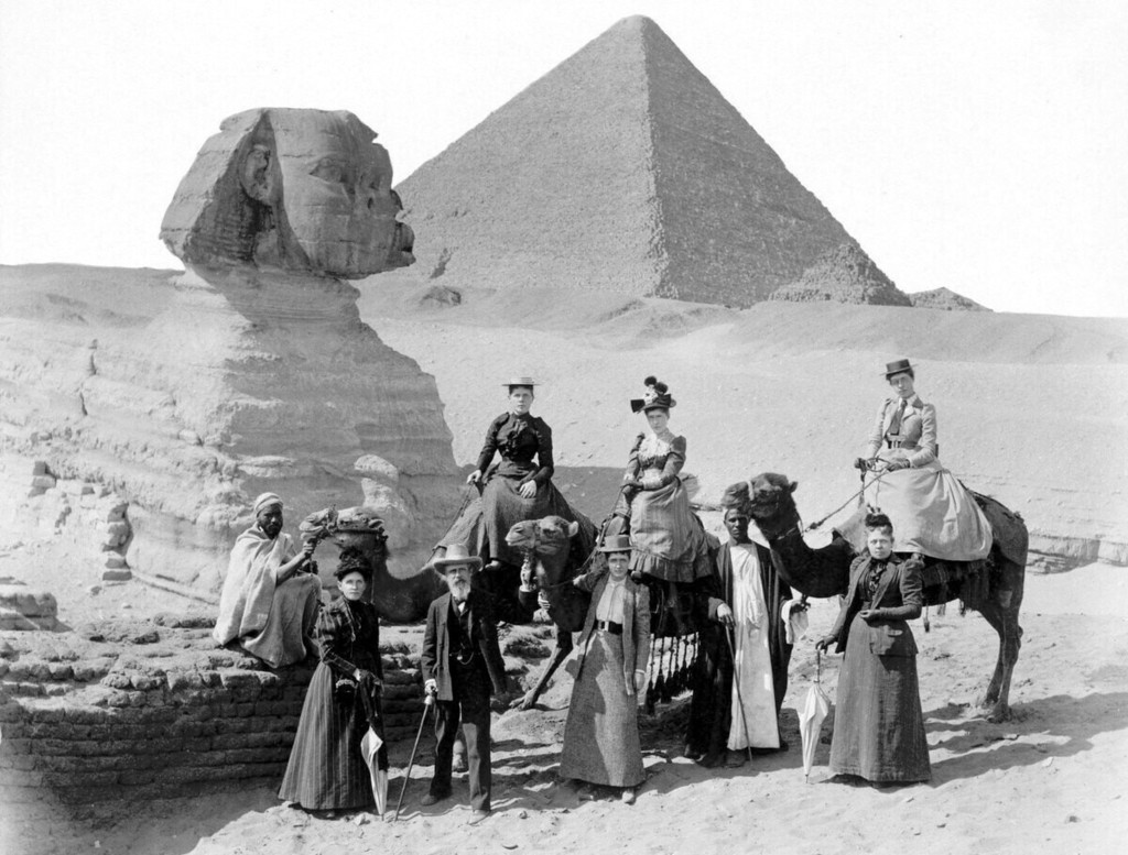 The Tupper family near the Sphinx. Family Tupper near Sphinx