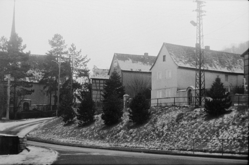 Blick zu Häusern im Klosterweg, Jena-Göschwitz