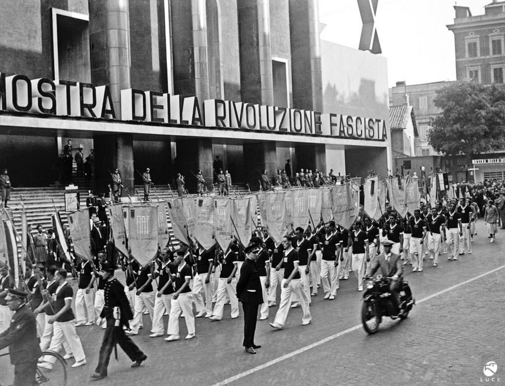 Operai della Fiat alla Mostra della Rivoluzione Fascista