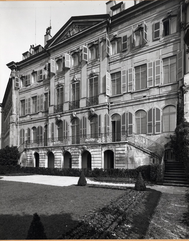 La rue des Granges numéro 2: l'hôtel de Seillon et la fondation Zouboff