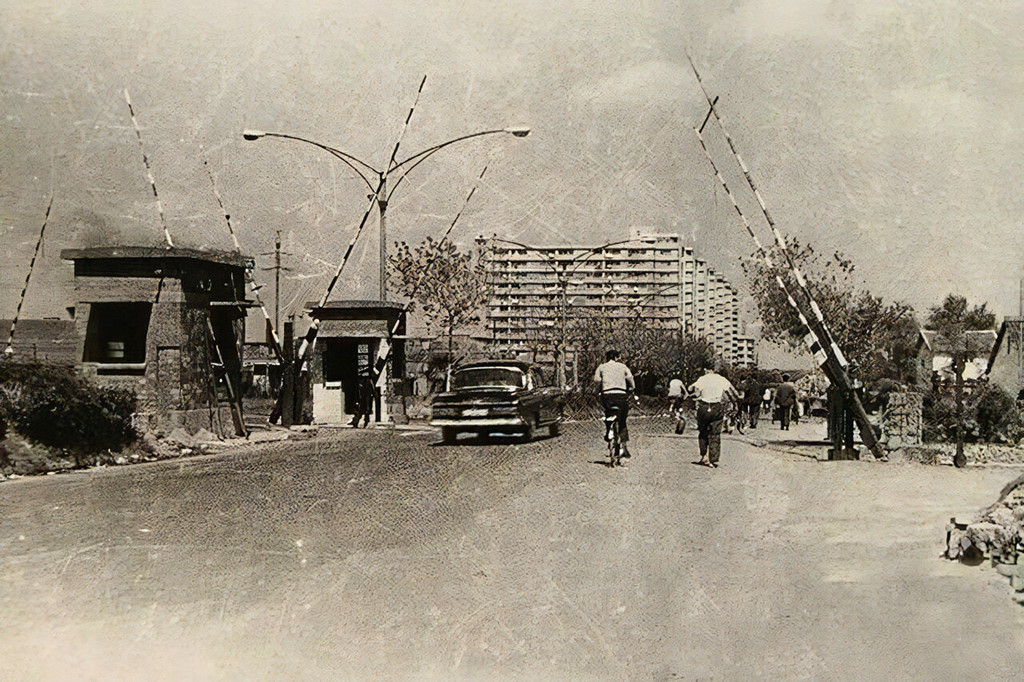 1977年的漕溪路与漕溪北路接壤处沪杭铁路道口（内环线外）