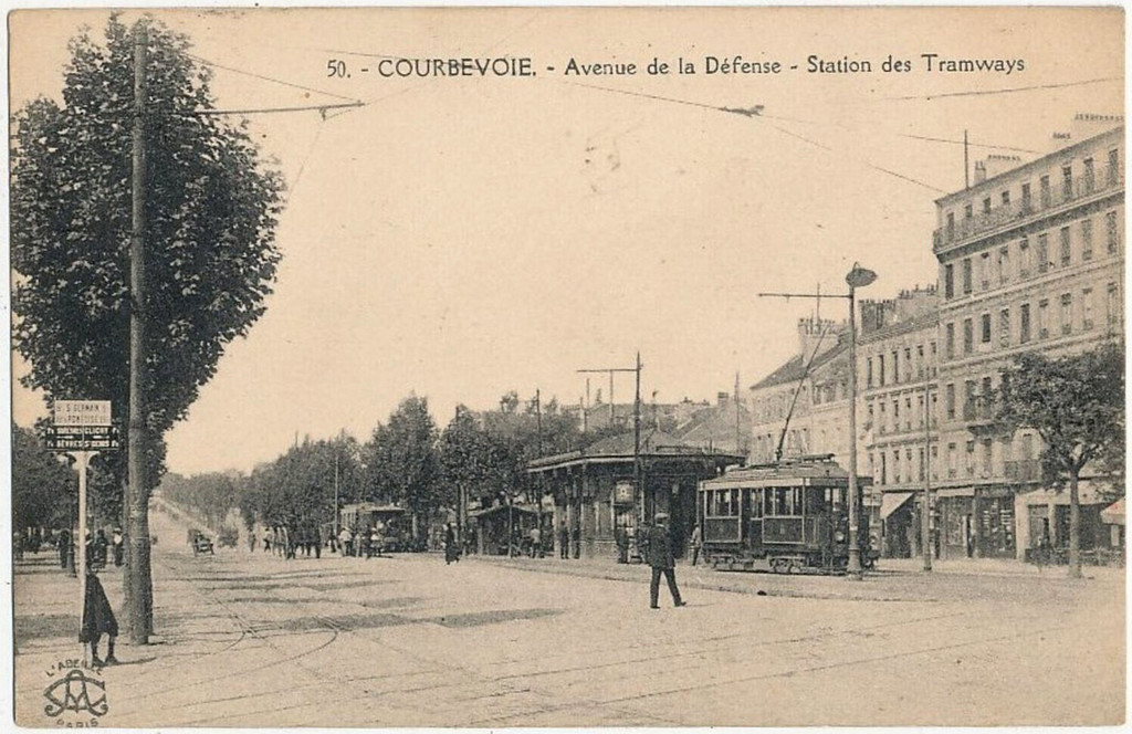 Avenue de la Défense, Station des Tramways