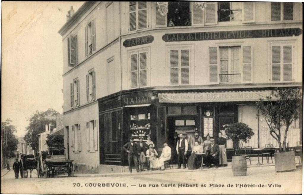 La Rue Carle Hébert et Place de l'Hotel de Ville