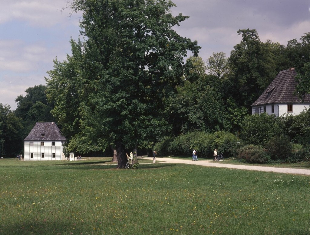 Goethes Gartenhaus und Kopie von Goethes Gartenhaus anlässlich des Kulturstadtjahres 1999