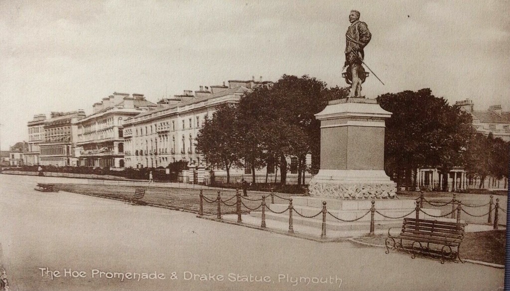 Plymouth. Hoe Promenade & Sir Francis Drake Statue