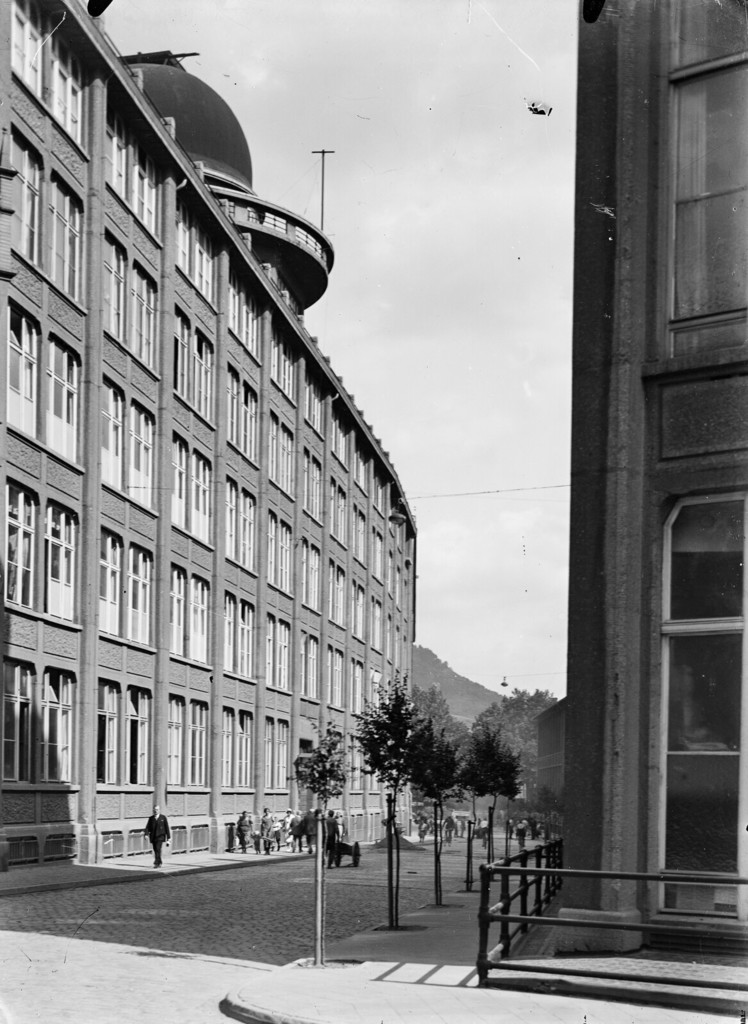 Zeiss-Hauptwerk, Jena, Verwaltungsgebäude mit Sternwarte