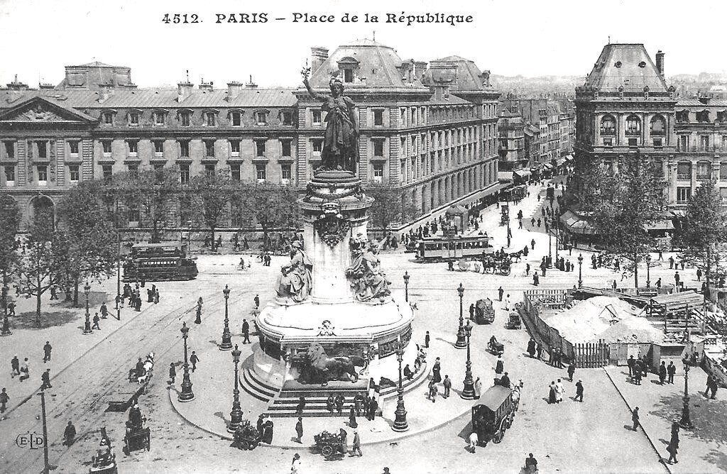 Place de la République. Travaux du Metro
