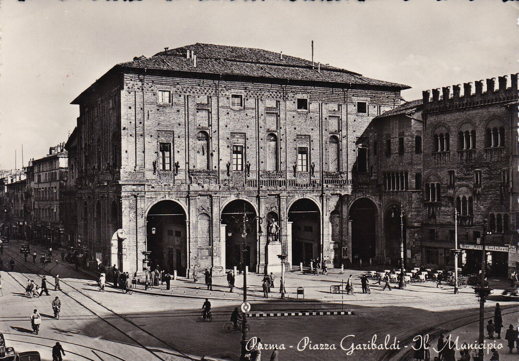 Parma, Piazza Garibaldi e Municipio
