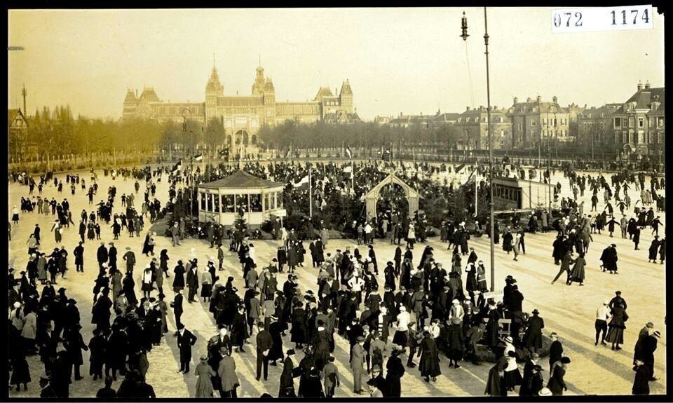 IJsbaan op het Museumplein anno 1917