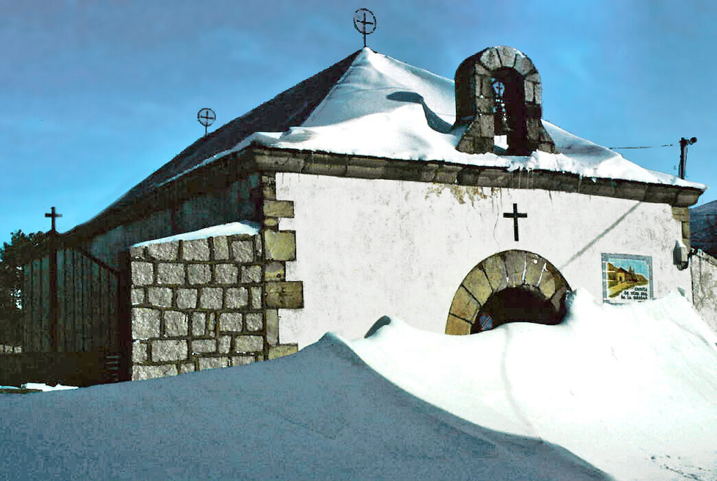 Ermita de Nuestra Señora de la Soledad con nieve