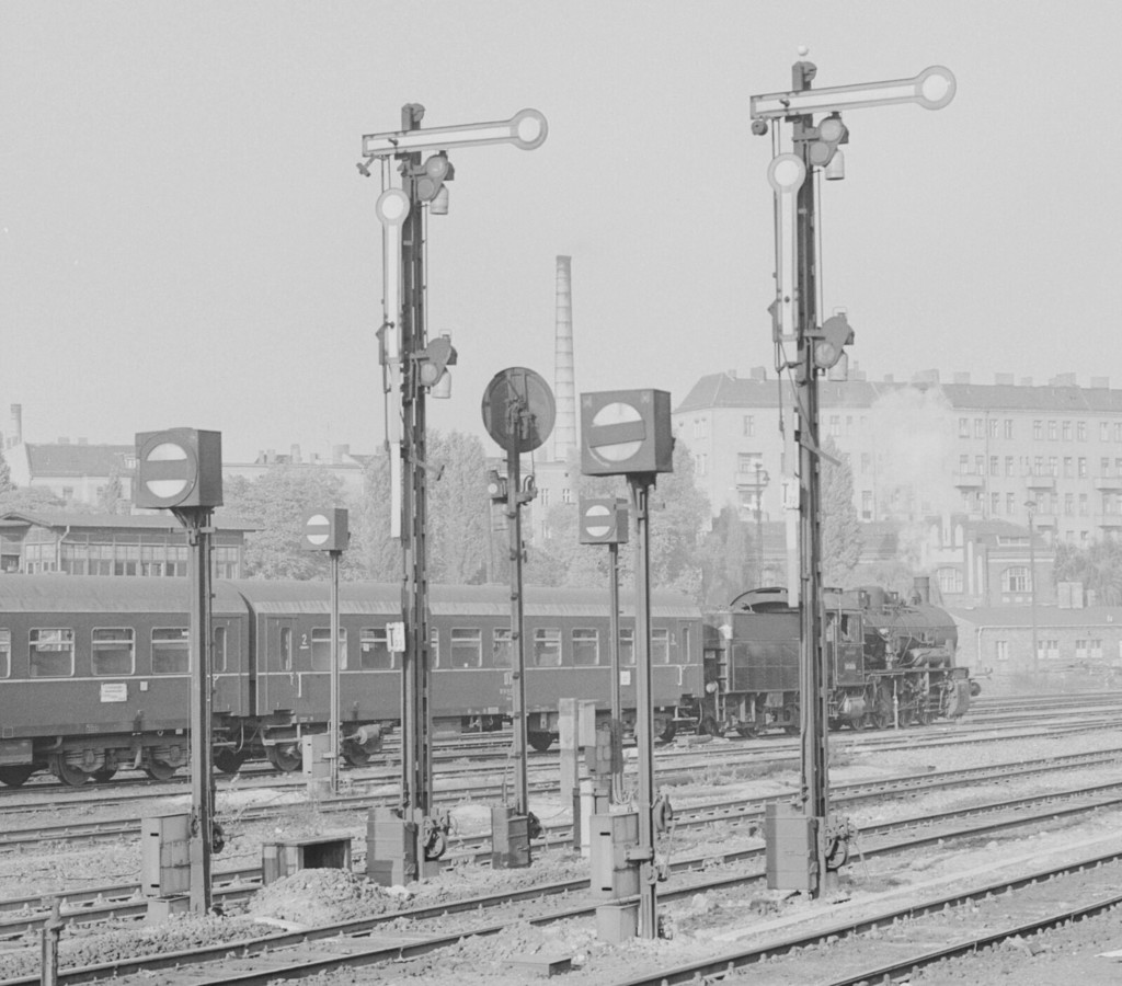 Eisenbahnsignale am Bahnhof Lichtenberg