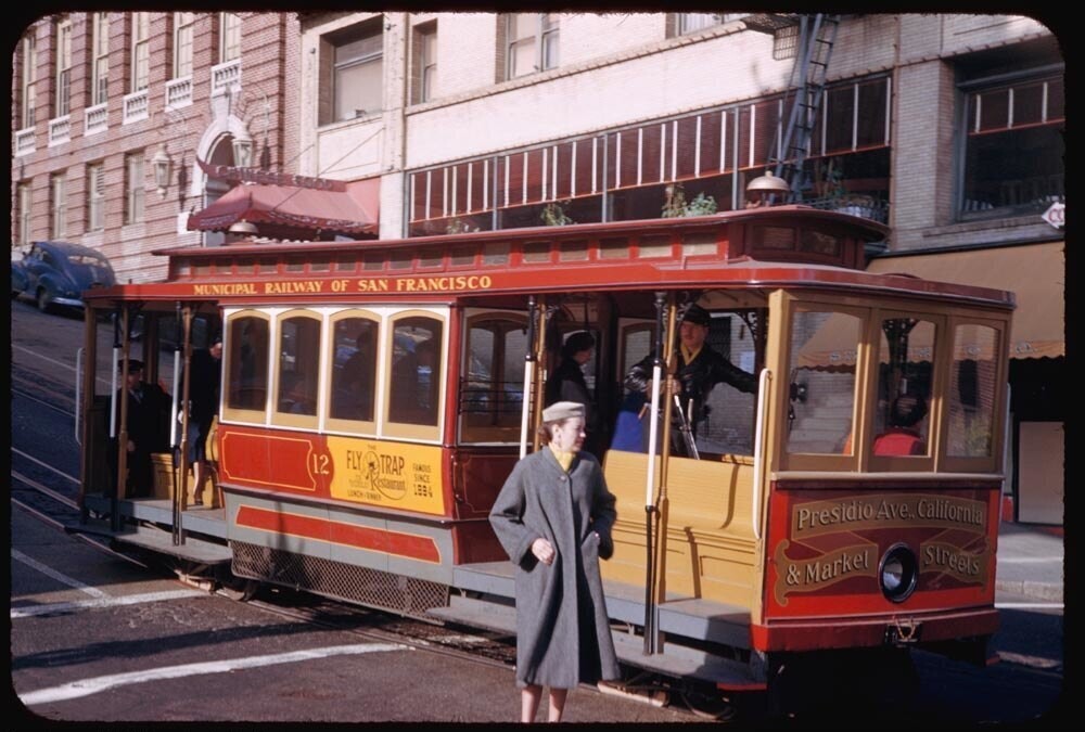 California St. Cable Car stops at Grant Ave. San Francisco