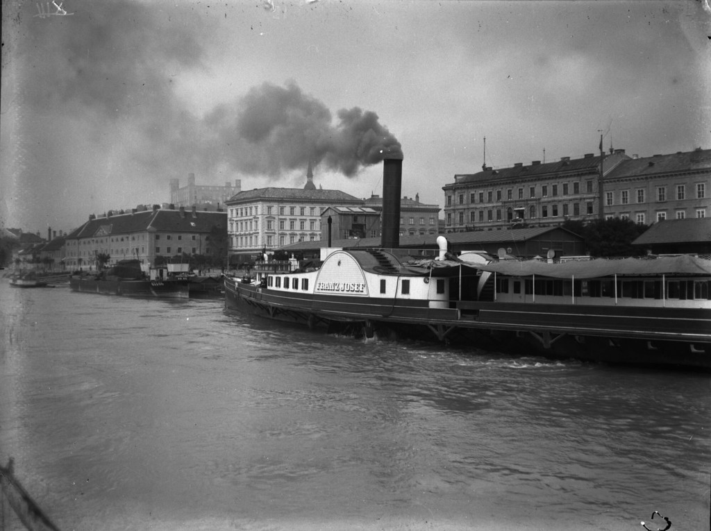 Franz Josef Steamer pri móle na Dunaji