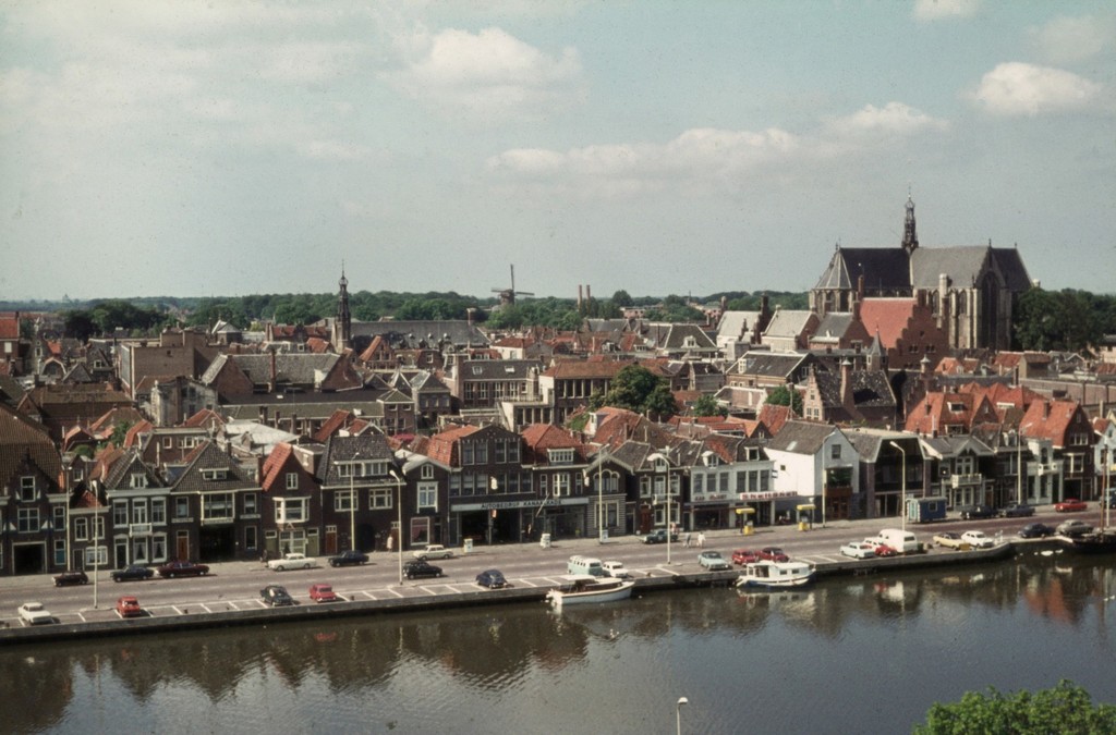 Alkmaar. Panorama vanaf Kanaalschiereiland waaronder Noordhollands kanaal
