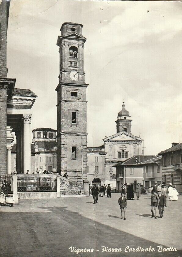 Vignone, Piazza Cardinale Boetto