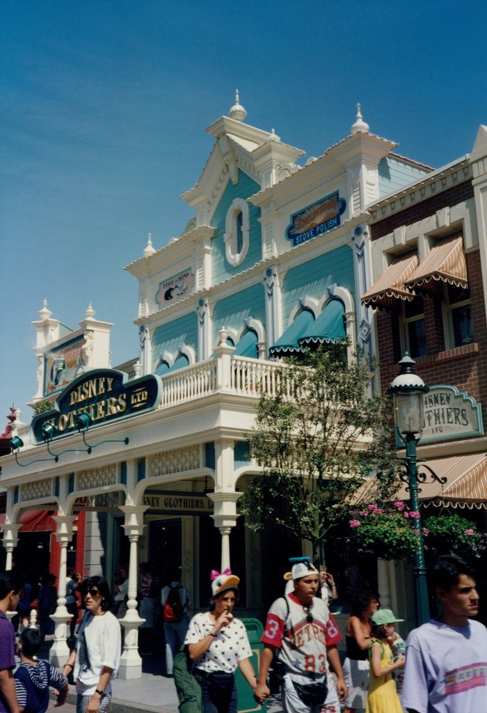 Disney Clothics Limited (magasin de détail)