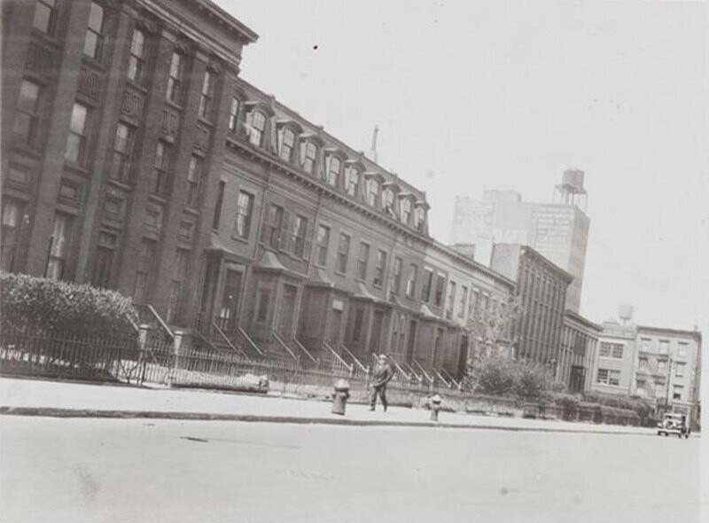 Houses along 24th Street, before they were torn down to build London Terrace.