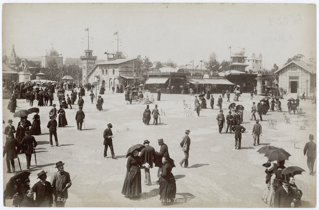 L'exposition universelle de 1889: Au pied de la Tour Eiffel