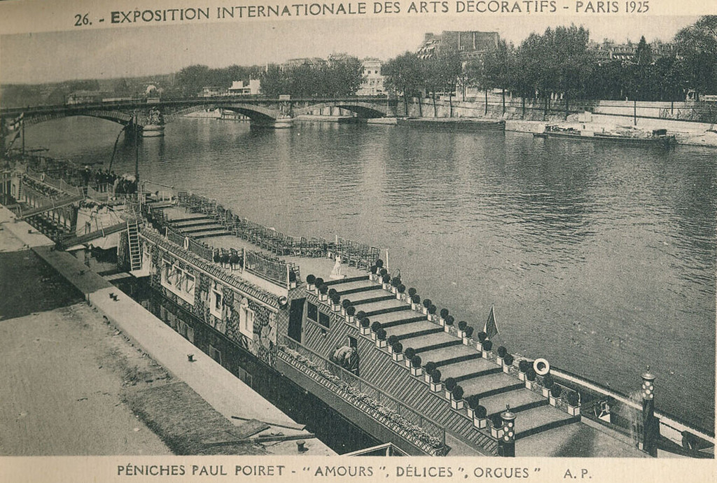 Exposition universelle de 1925. Vue sur le Pont des Invalides