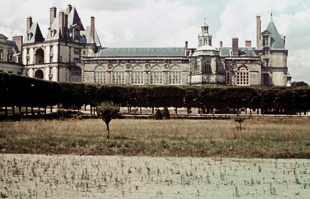 Fontainebleau. Le château vu depuis le grand jardin
