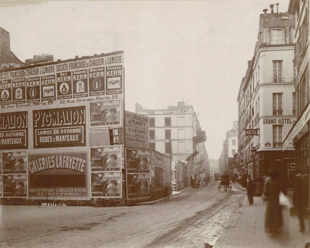 Vue d'ensemble de la rue de Bretagne prise en tournant le dos au square