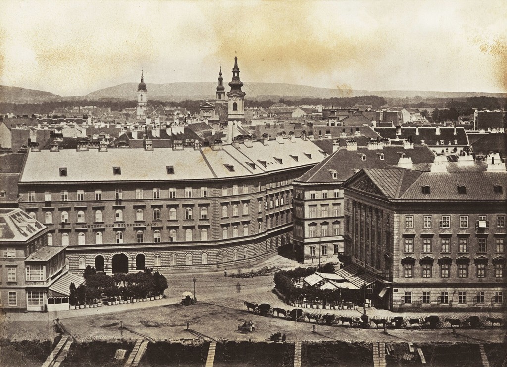 Blick von der Franz-Josefs-Kaserne auf die Untere Donaustrasse
