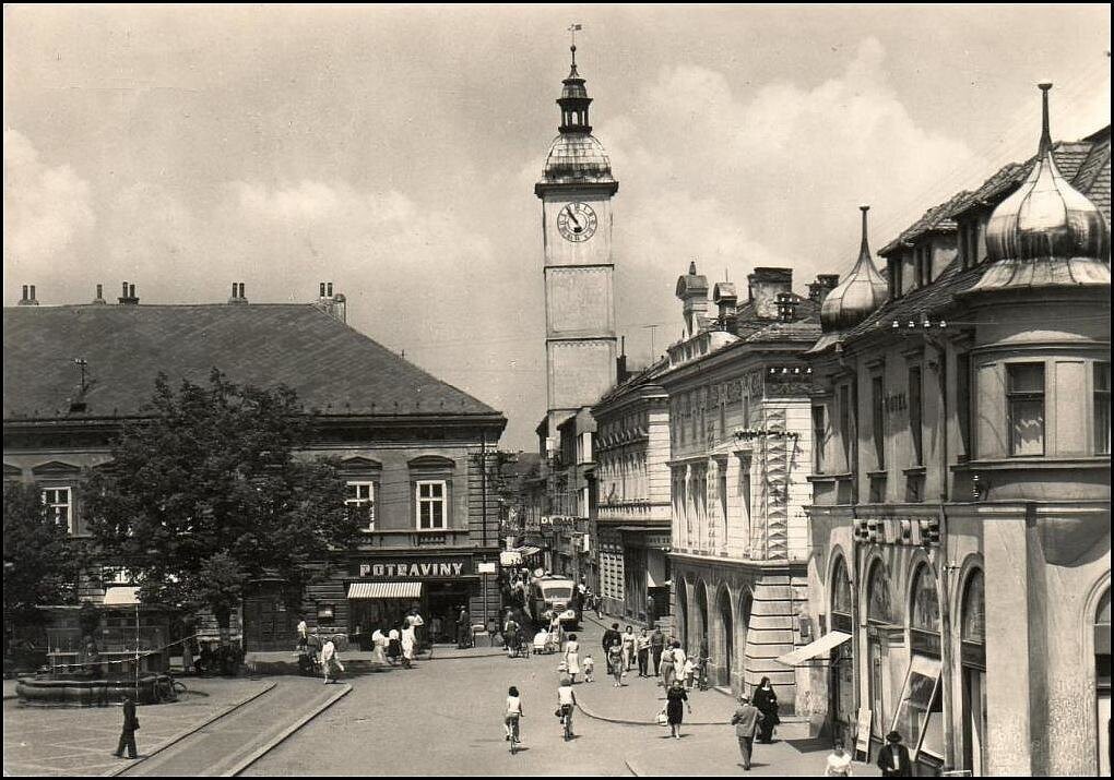 Uherské Hradiště. Pohled z Gottwaldova náměstí do ulice